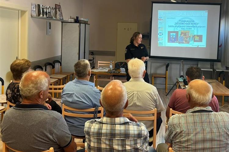 Slika /2025/tinjan predavanje.jpg